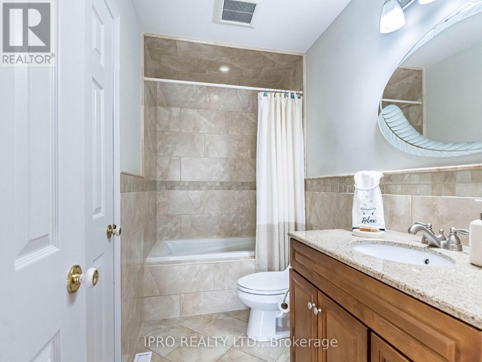2404 Mainroyal Street, Mississauga, Ontario  L5L 1C9 - Photo 22 - W12133764