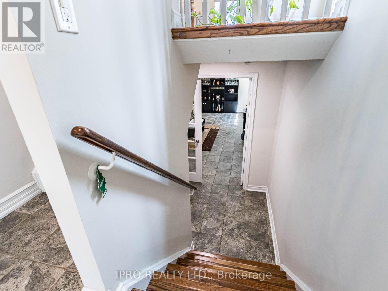 2404 Mainroyal Street, Mississauga, Ontario  L5L 1C9 - Photo 27 - W12133764
