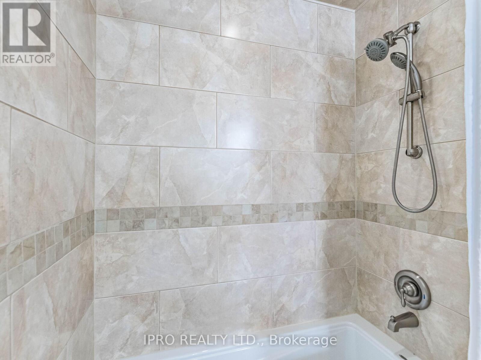 2404 Mainroyal Street, Mississauga, Ontario  L5L 1C9 - Photo 23 - W12133764