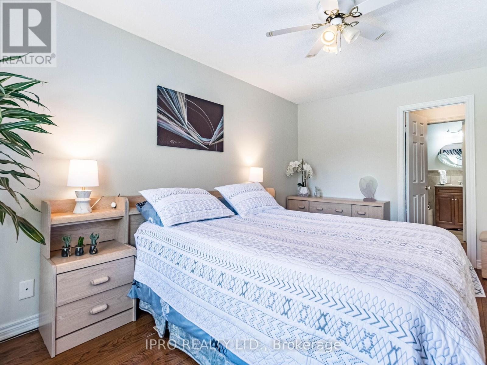 2404 Mainroyal Street, Mississauga, Ontario  L5L 1C9 - Photo 20 - W12133764