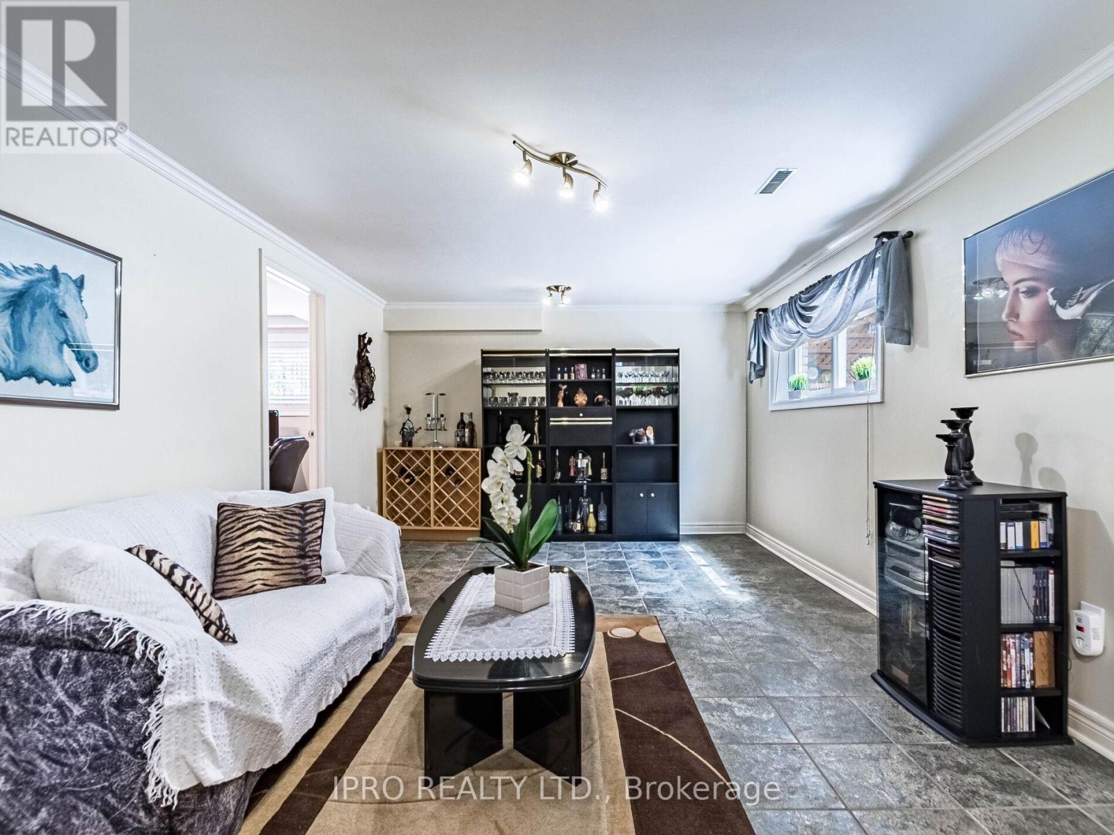 2404 Mainroyal Street, Mississauga, Ontario  L5L 1C9 - Photo 30 - W12133764
