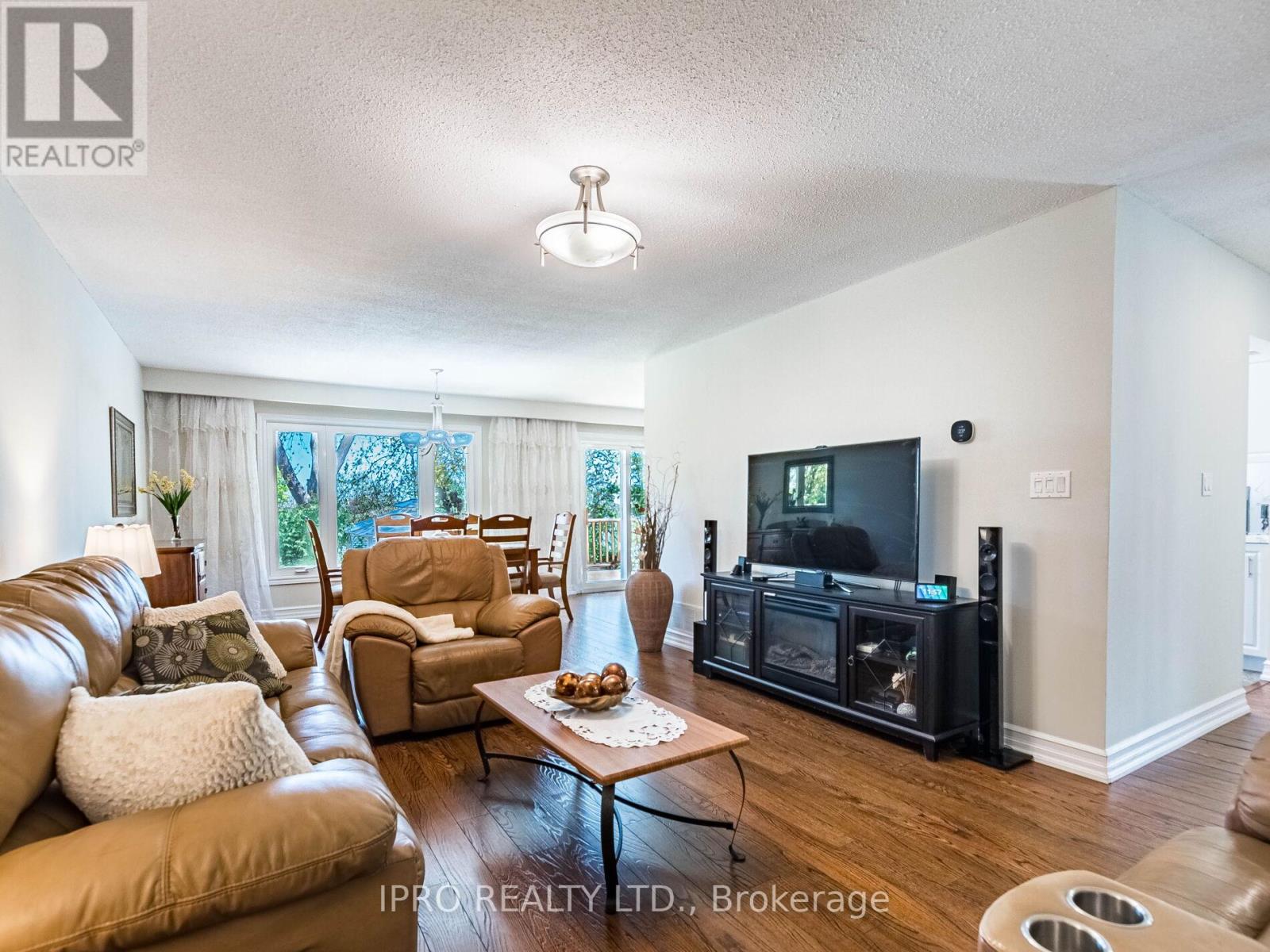 2404 Mainroyal Street, Mississauga, Ontario  L5L 1C9 - Photo 8 - W12133764