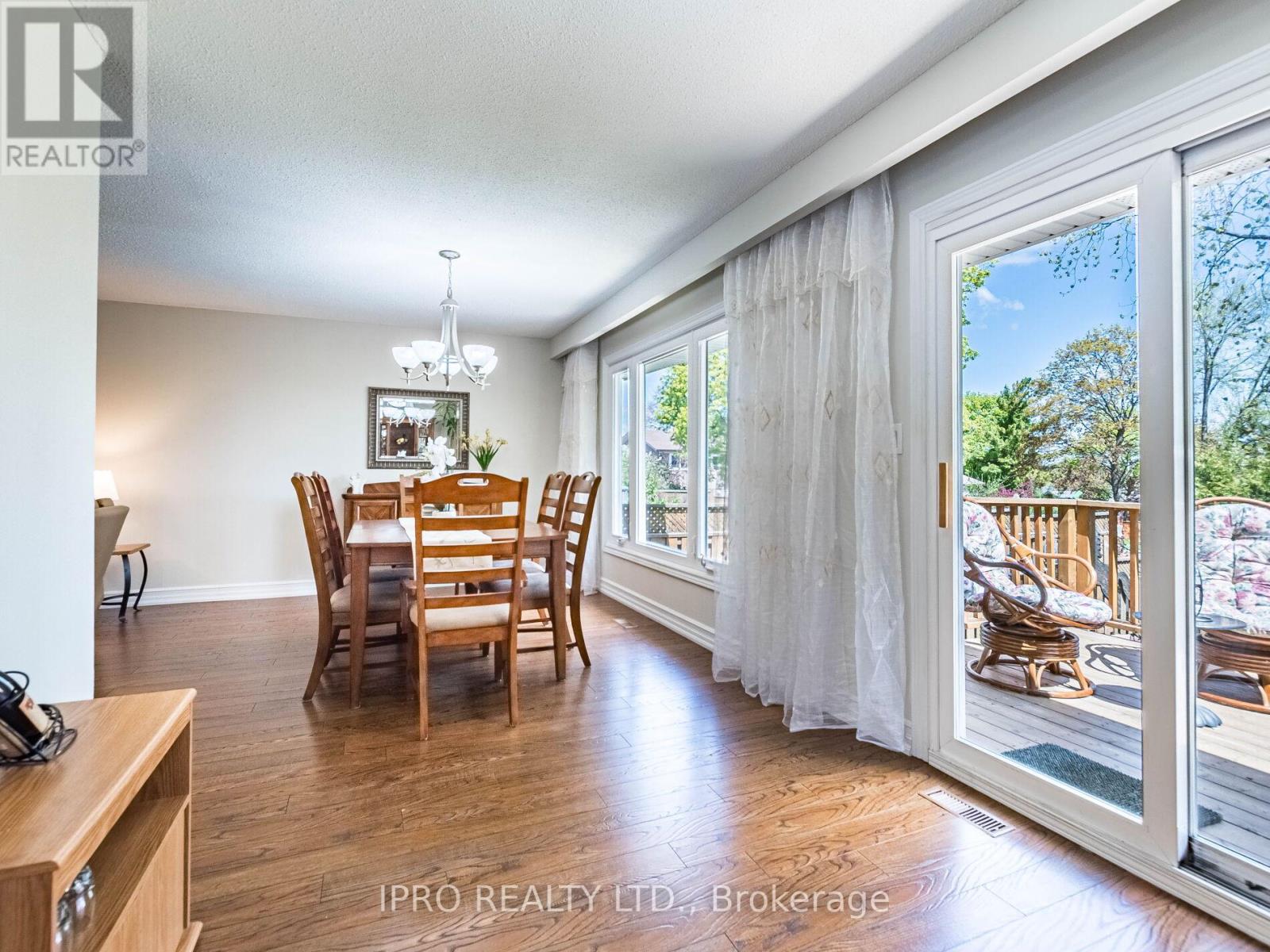 2404 Mainroyal Street, Mississauga, Ontario  L5L 1C9 - Photo 9 - W12133764