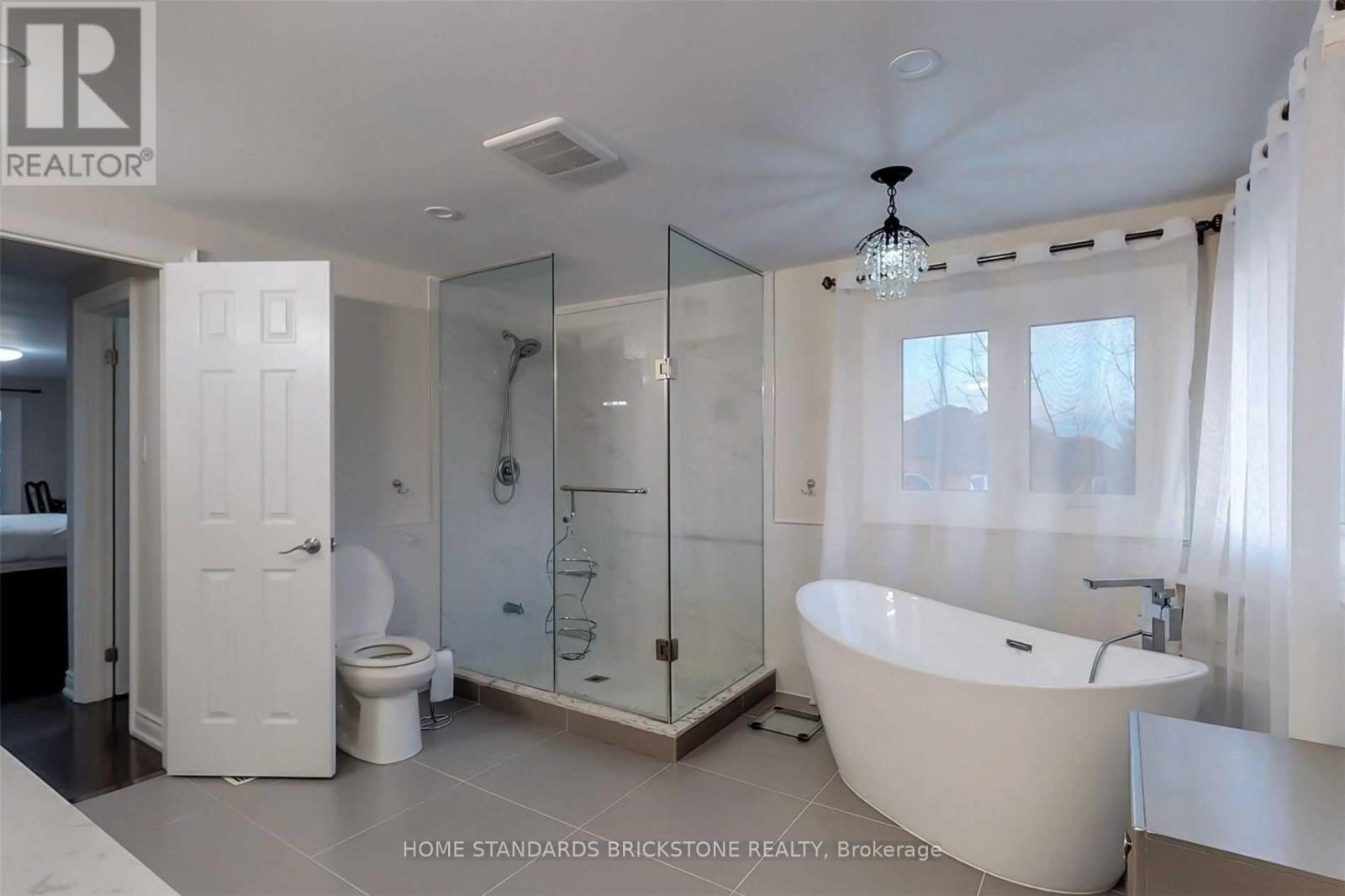 1316 Heritage Way, Oakville, Ontario  L6M 3E1 - Photo 19 - W12192788