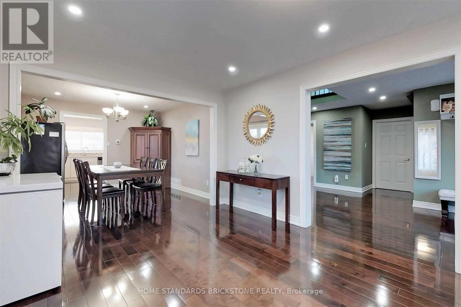 1316 Heritage Way, Oakville, Ontario  L6M 3E1 - Photo 3 - W12192788