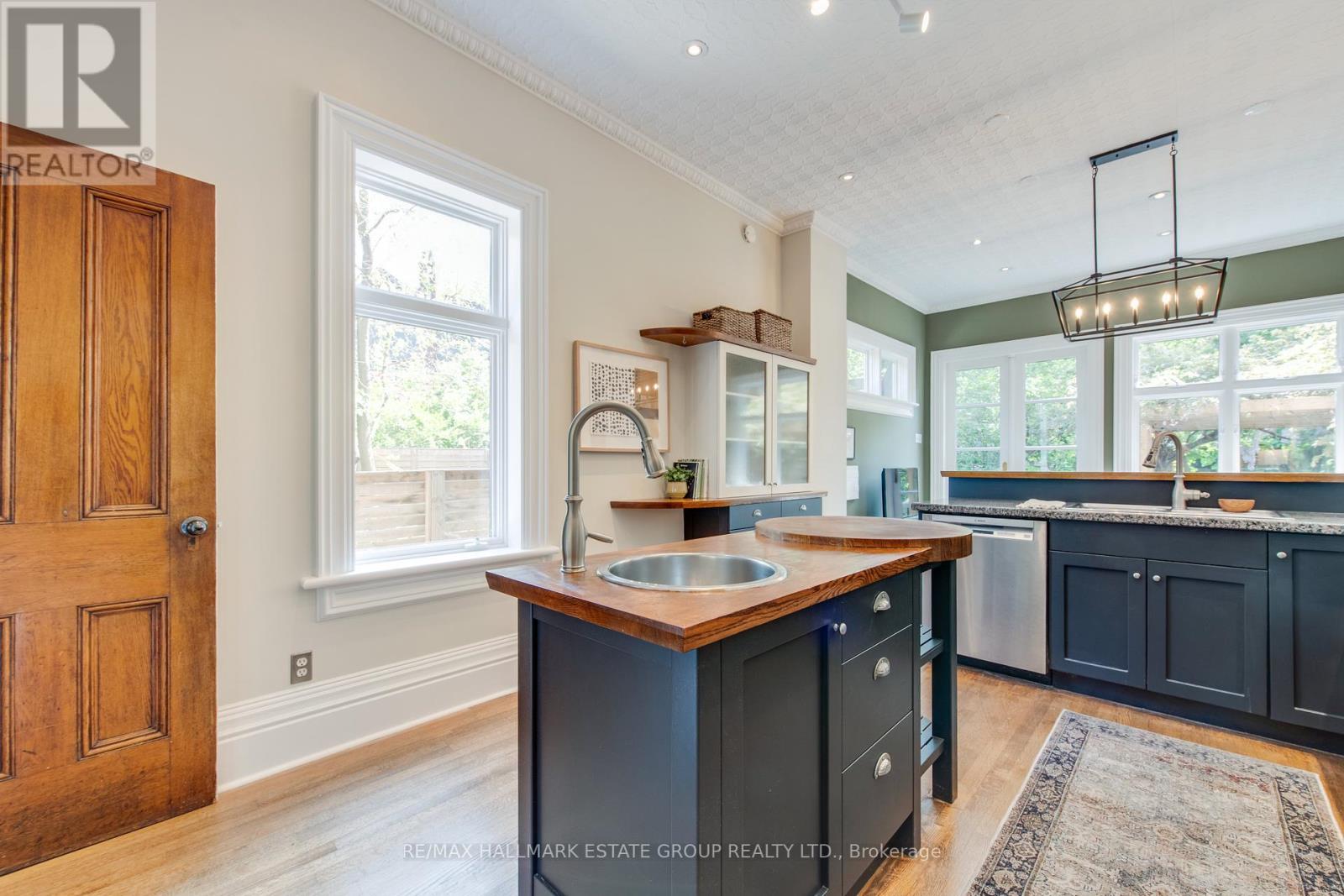 570 Indian Road, Toronto, Ontario  M6P 2C2 - Photo 13 - W12194700