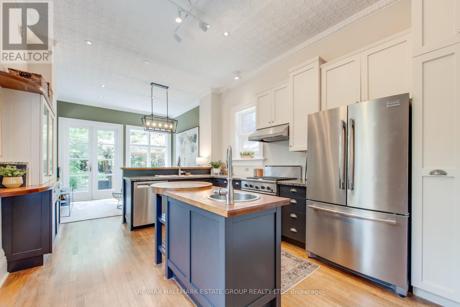 570 Indian Road, Toronto, Ontario  M6P 2C2 - Photo 12 - W12194700