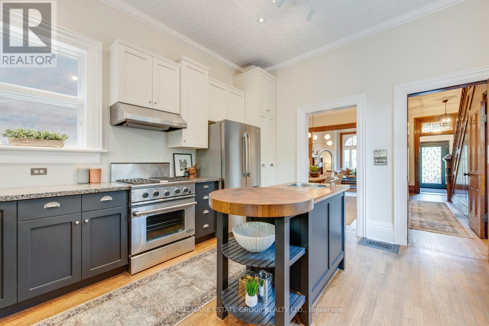 570 Indian Road, Toronto, Ontario  M6P 2C2 - Photo 14 - W12194700