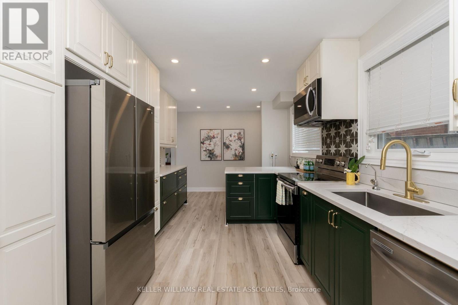28 Newby Court, Brampton (Brampton North), Ontario  L6V 2R8 - Photo 13 - W12194713