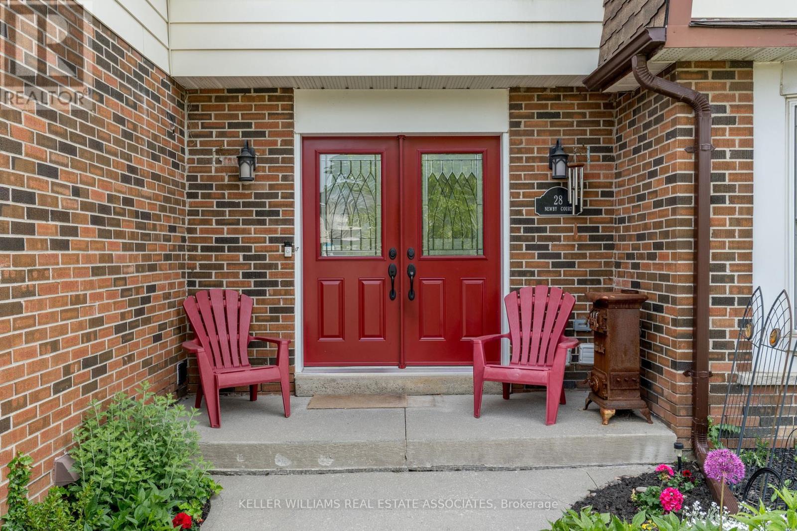 28 Newby Court, Brampton (Brampton North), Ontario  L6V 2R8 - Photo 4 - W12194713