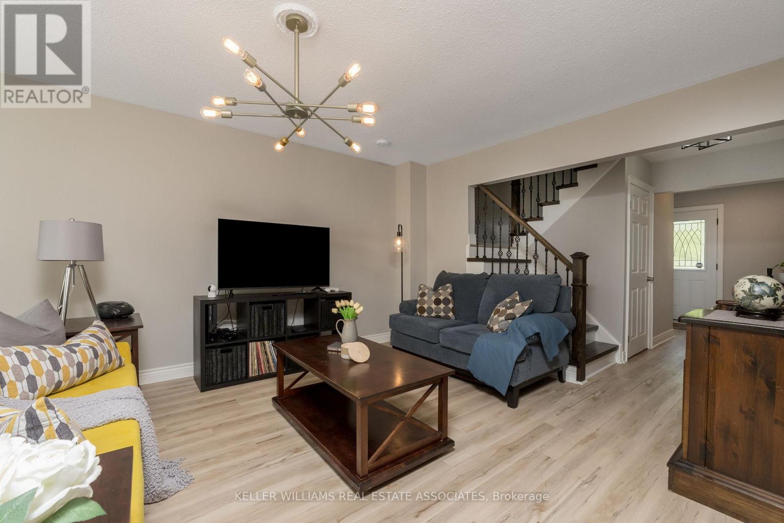 28 Newby Court, Brampton (Brampton North), Ontario  L6V 2R8 - Photo 9 - W12194713
