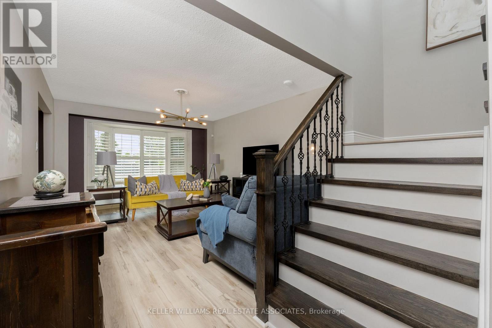 28 Newby Court, Brampton (Brampton North), Ontario  L6V 2R8 - Photo 7 - W12194713