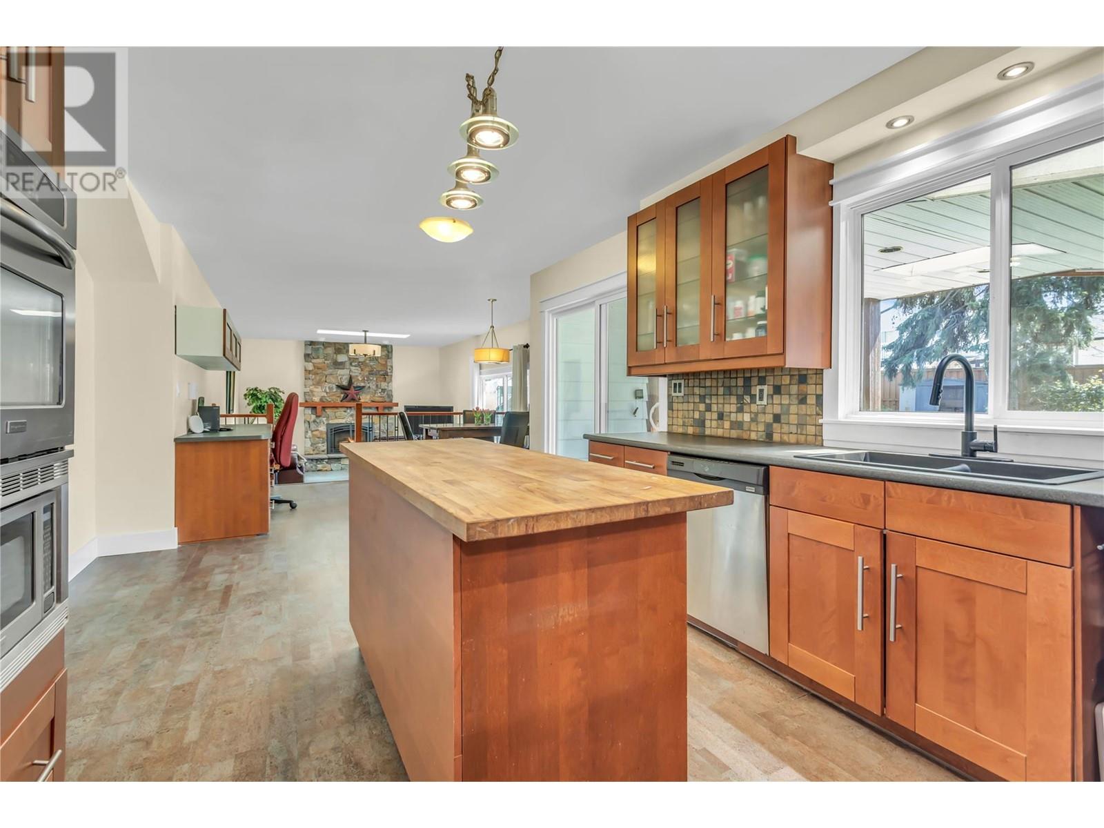 Property at 639 Tomby Court image 2