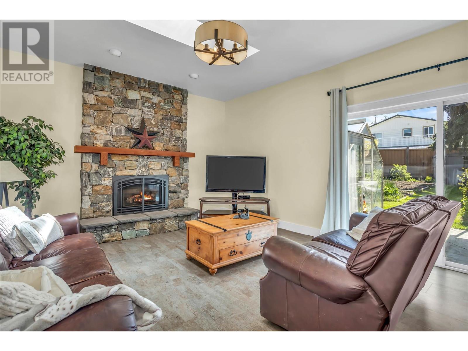 Property at 639 Tomby Court image 4