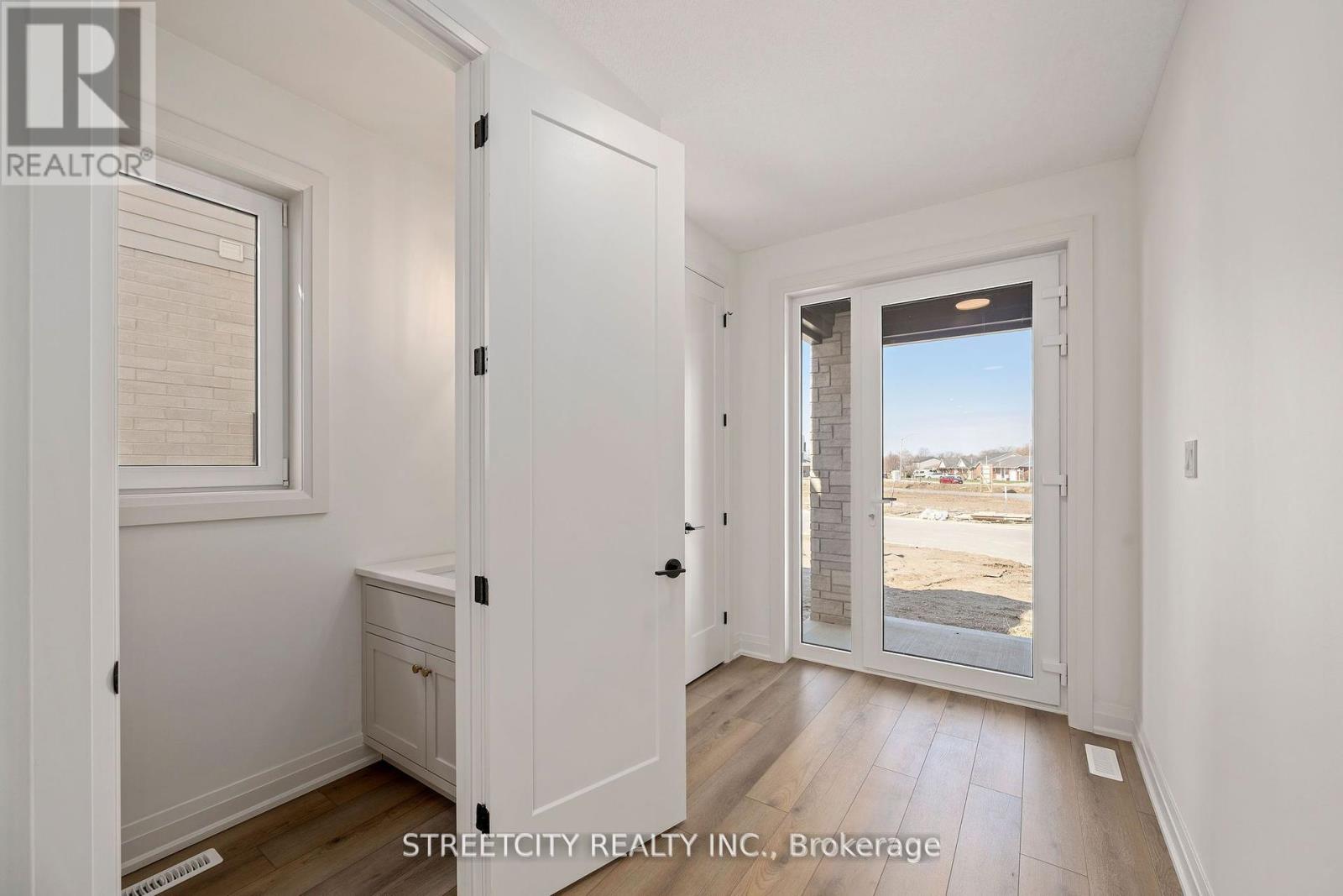 53 Lucas Road, St. Thomas, Ontario  N5R 0R3 - Photo 2 - X12195349