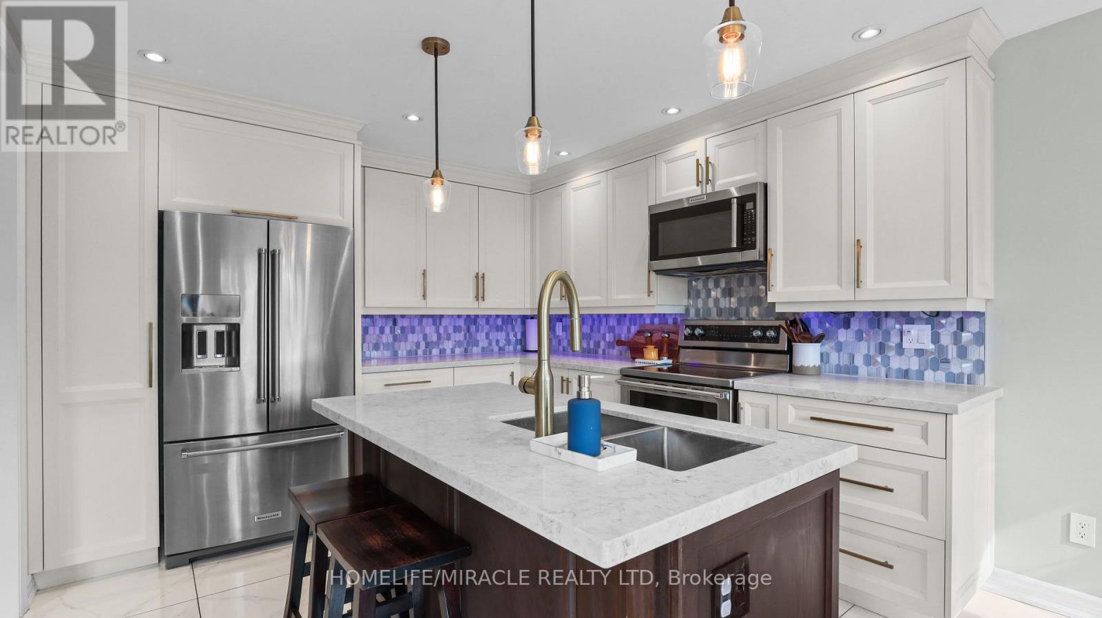 17 Burtree Drive, Brampton, Ontario  L6Z 3K7 - Photo 9 - W12194780