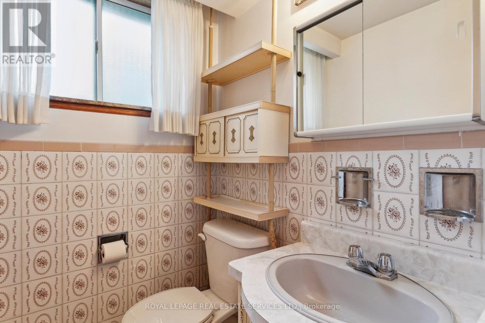 28 Cornelius Parkway, Toronto (Maple Leaf), Ontario  M6L 2K3 - Photo 44 - W12194787
