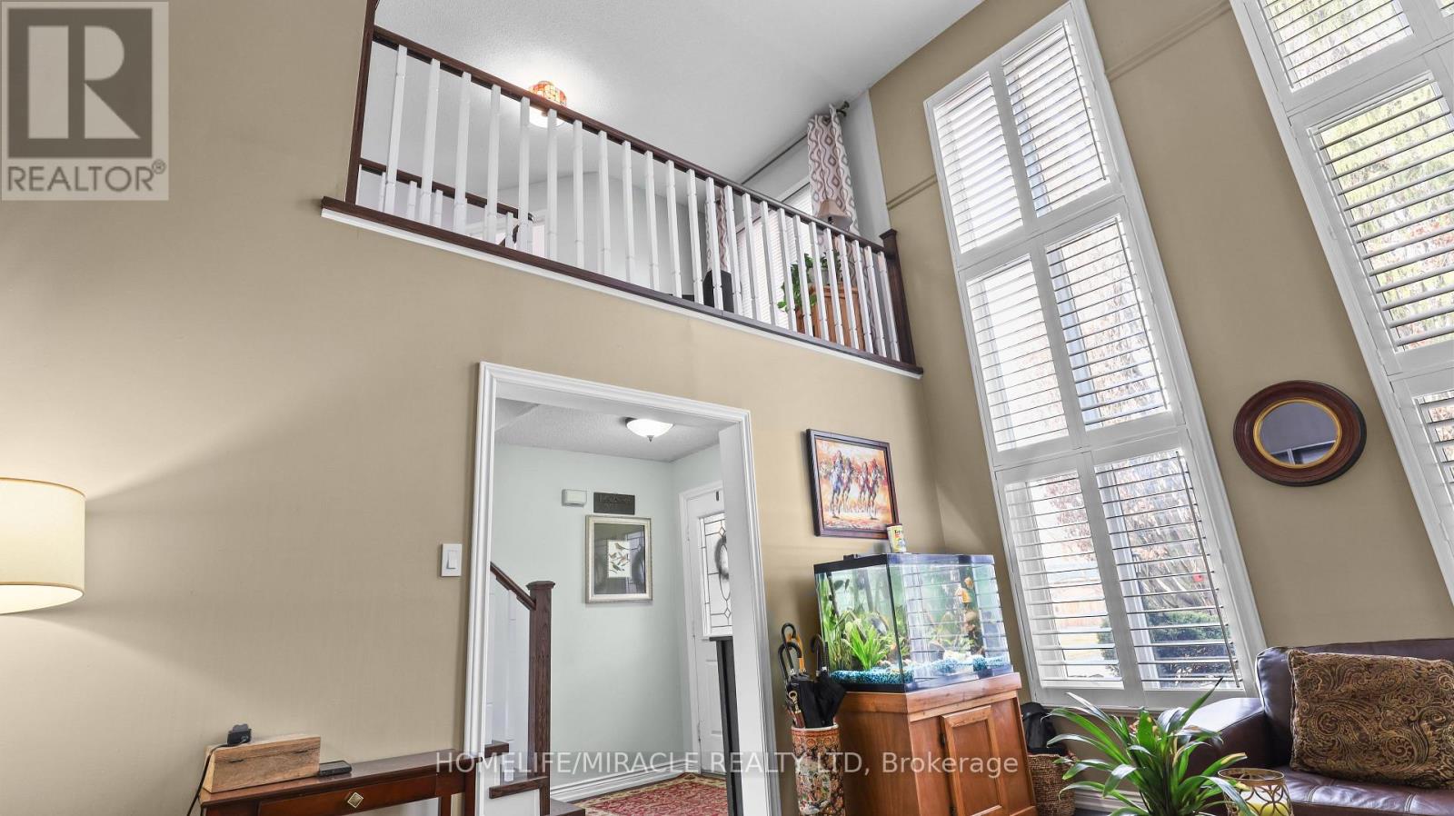 17 Burtree Drive, Brampton, Ontario  L6Z 3K7 - Photo 7 - W12194780