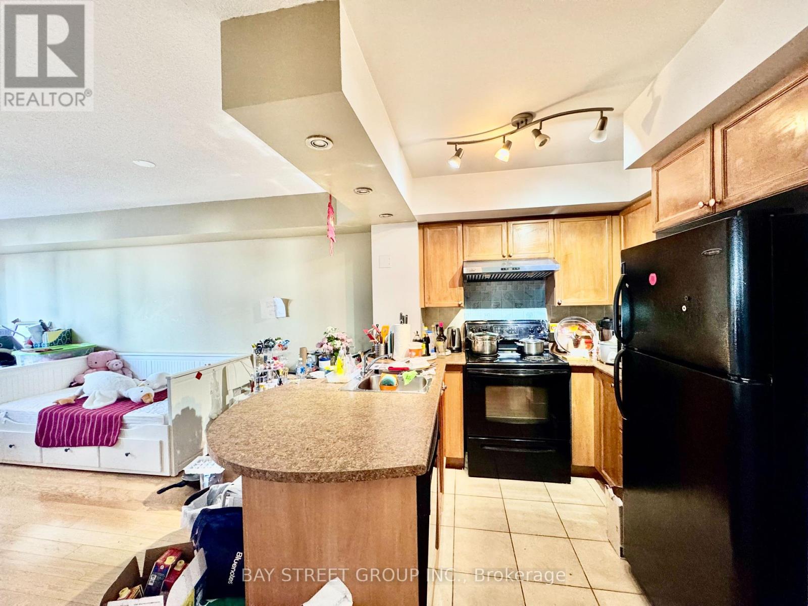 1007 - 4080 Living Arts Drive, Mississauga, Ontario  L5B 4M8 - Photo 2 - W12195017