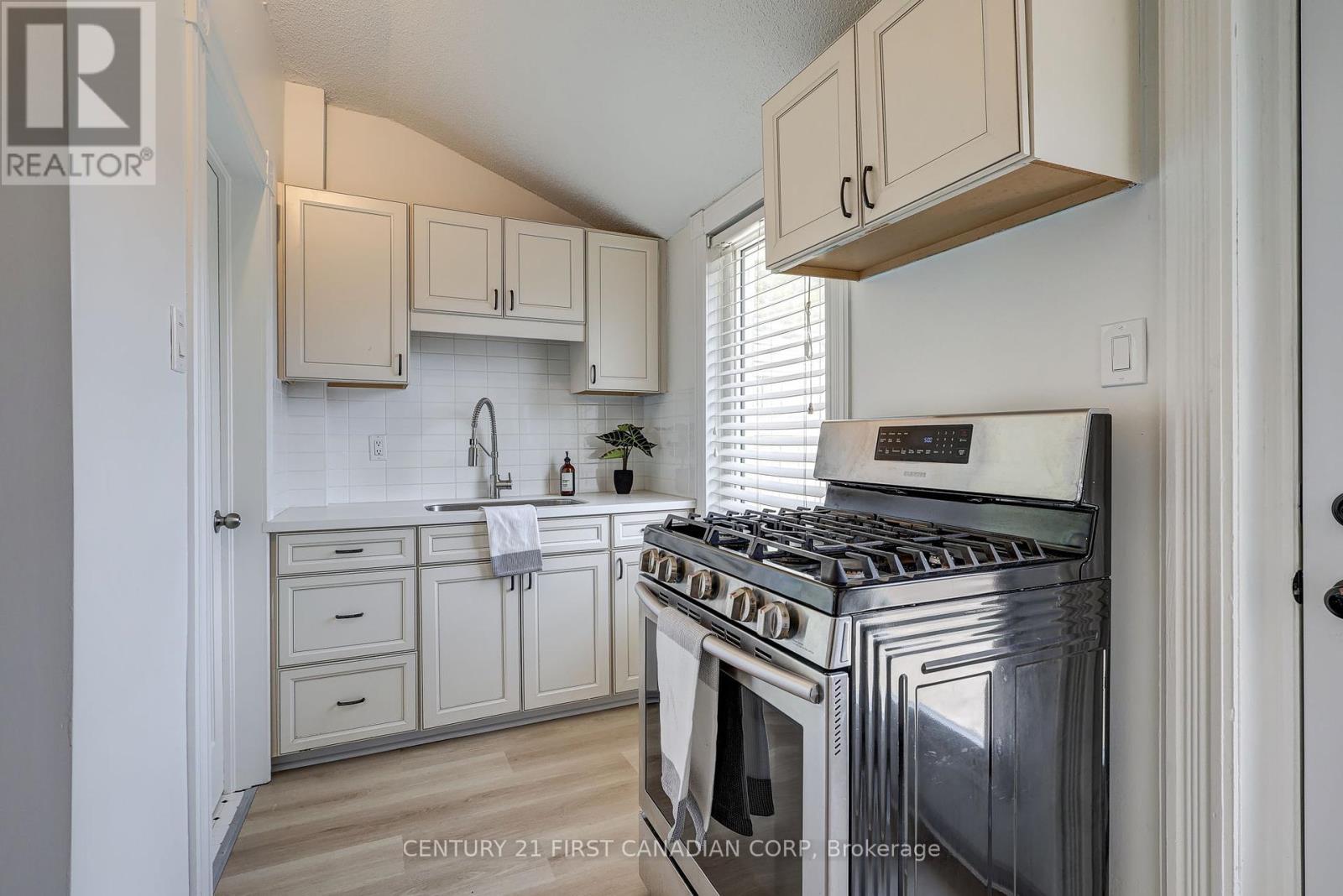 821 Queens Avenue, London East (East G), Ontario  N5W 3H7 - Photo 21 - X12194706