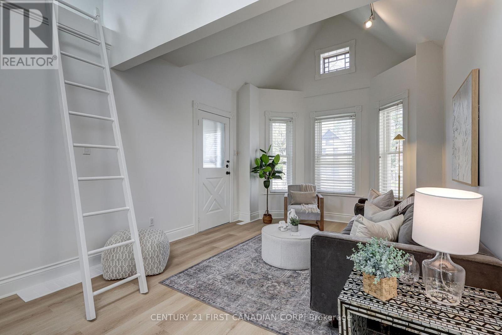Photo 10 of 44 for 821 Queens Avenue