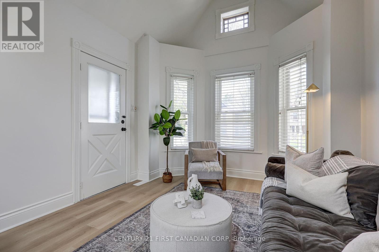 Photo 5 of 44 for 821 Queens Avenue