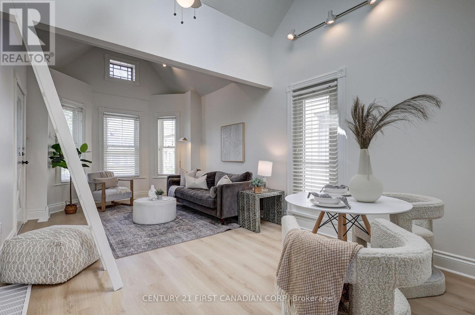 Photo 9 of 44 for 821 Queens Avenue
