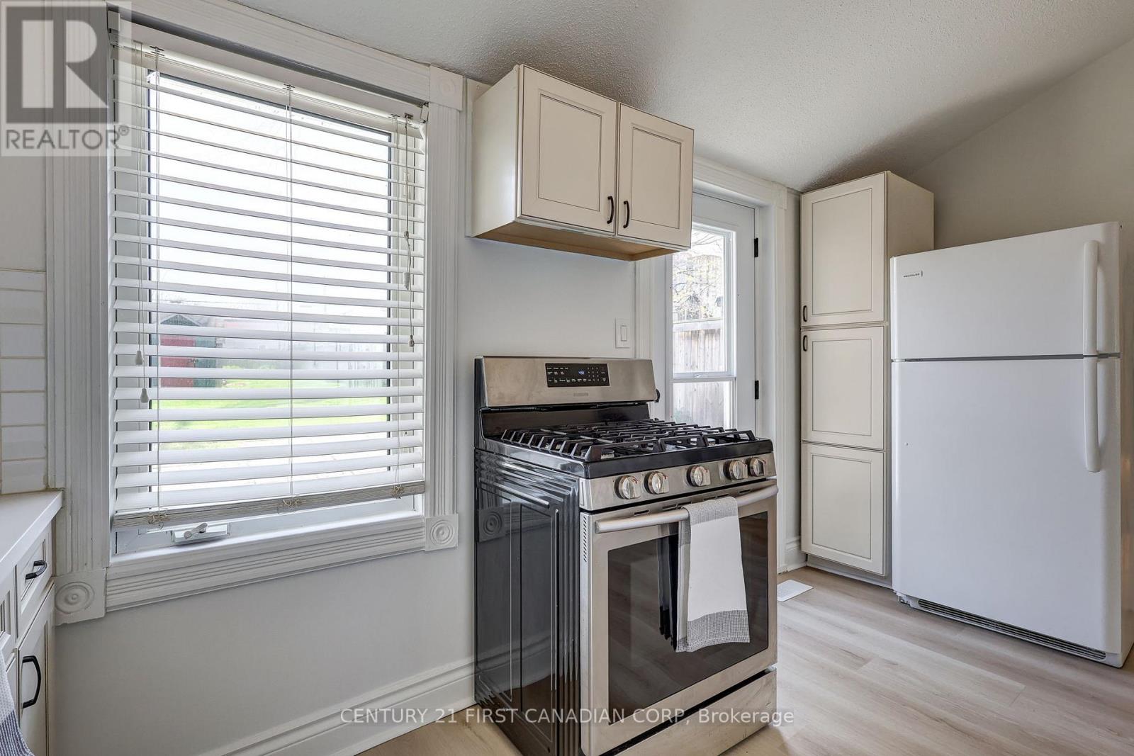 821 Queens Avenue, London East (East G), Ontario  N5W 3H7 - Photo 24 - X12194706