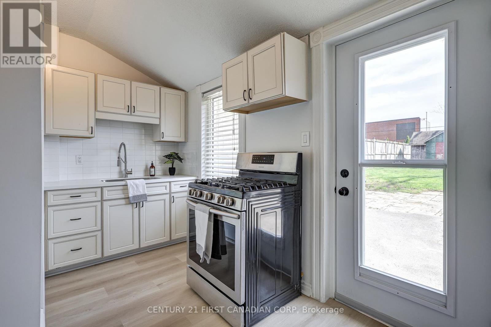 821 Queens Avenue, London East (East G), Ontario  N5W 3H7 - Photo 20 - X12194706