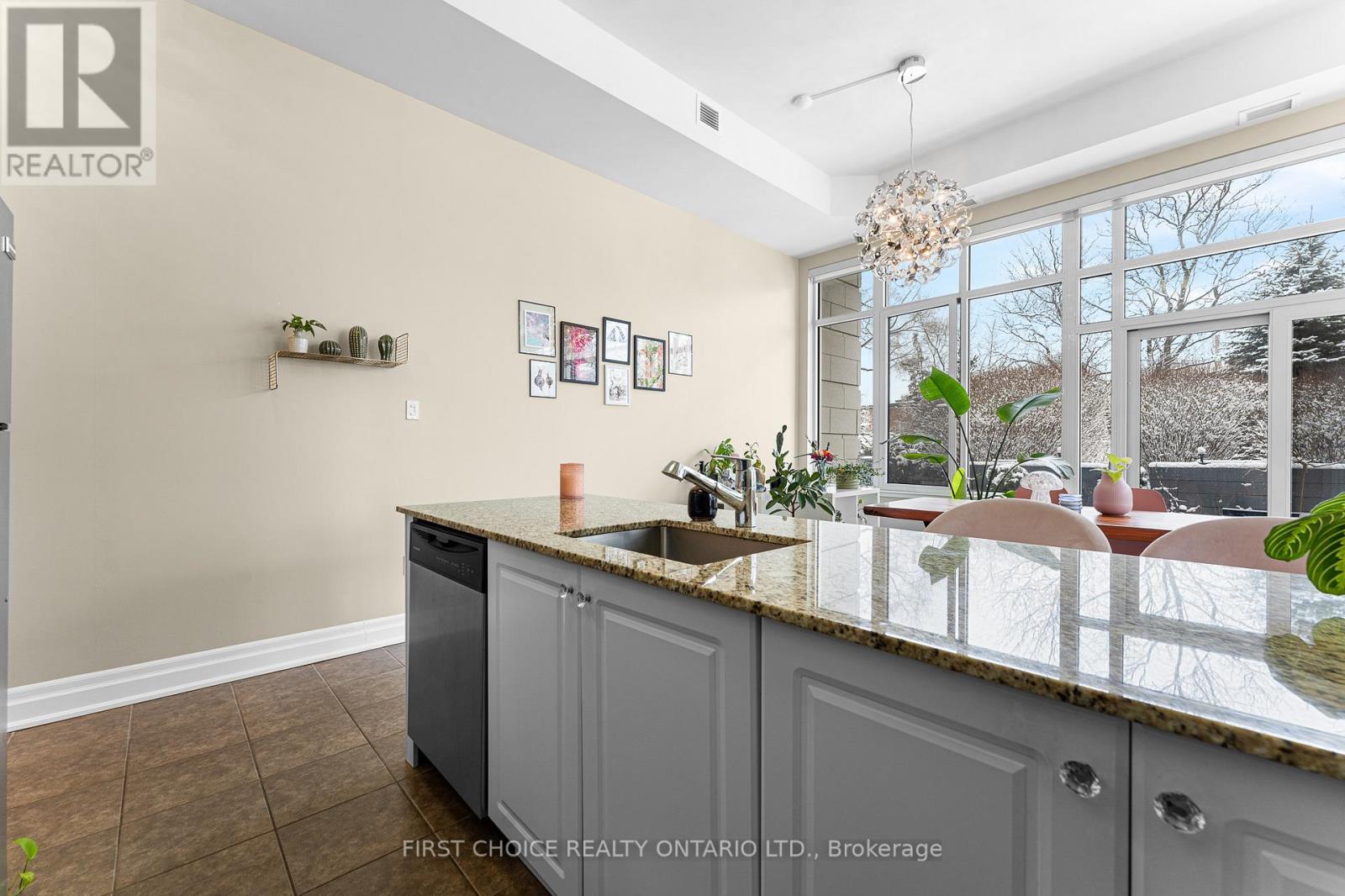 102 - 90 Landry Street, Ottawa, Ontario  K1L 0A9 - Photo 11 - X12149457