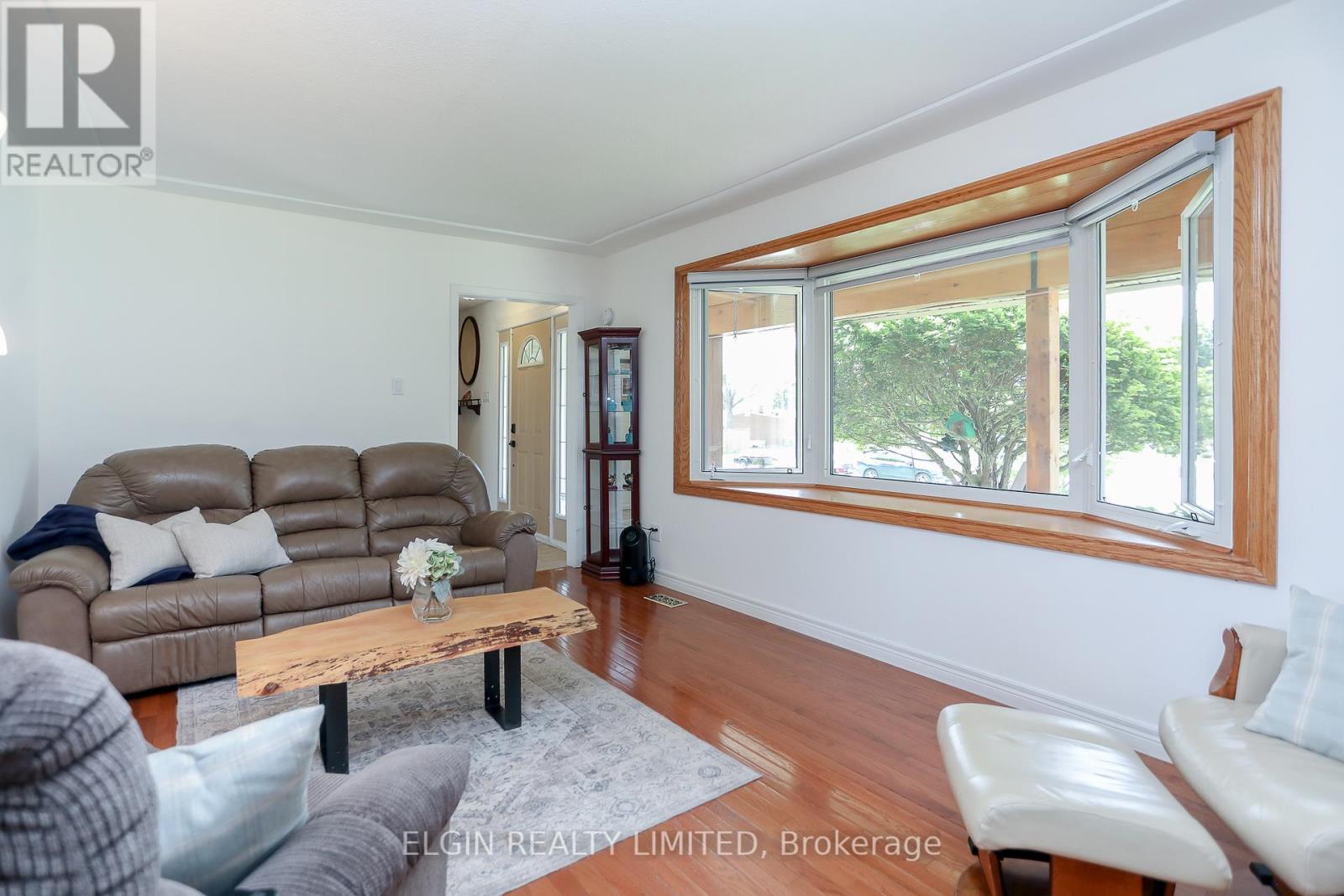 10201 Lynhurst Park Drive, Southwold, Ontario  N5P 2E5 - Photo 4 - X12194741