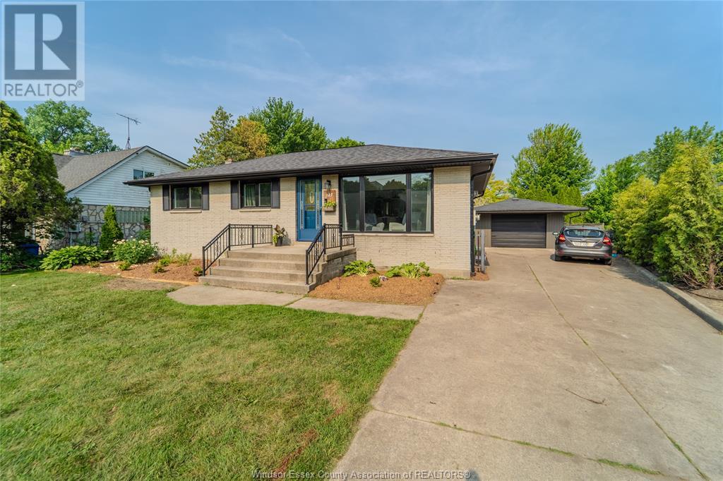 127 Brighton, Tecumseh, Ontario  N8N 2L2 - Photo 2 - 25014120