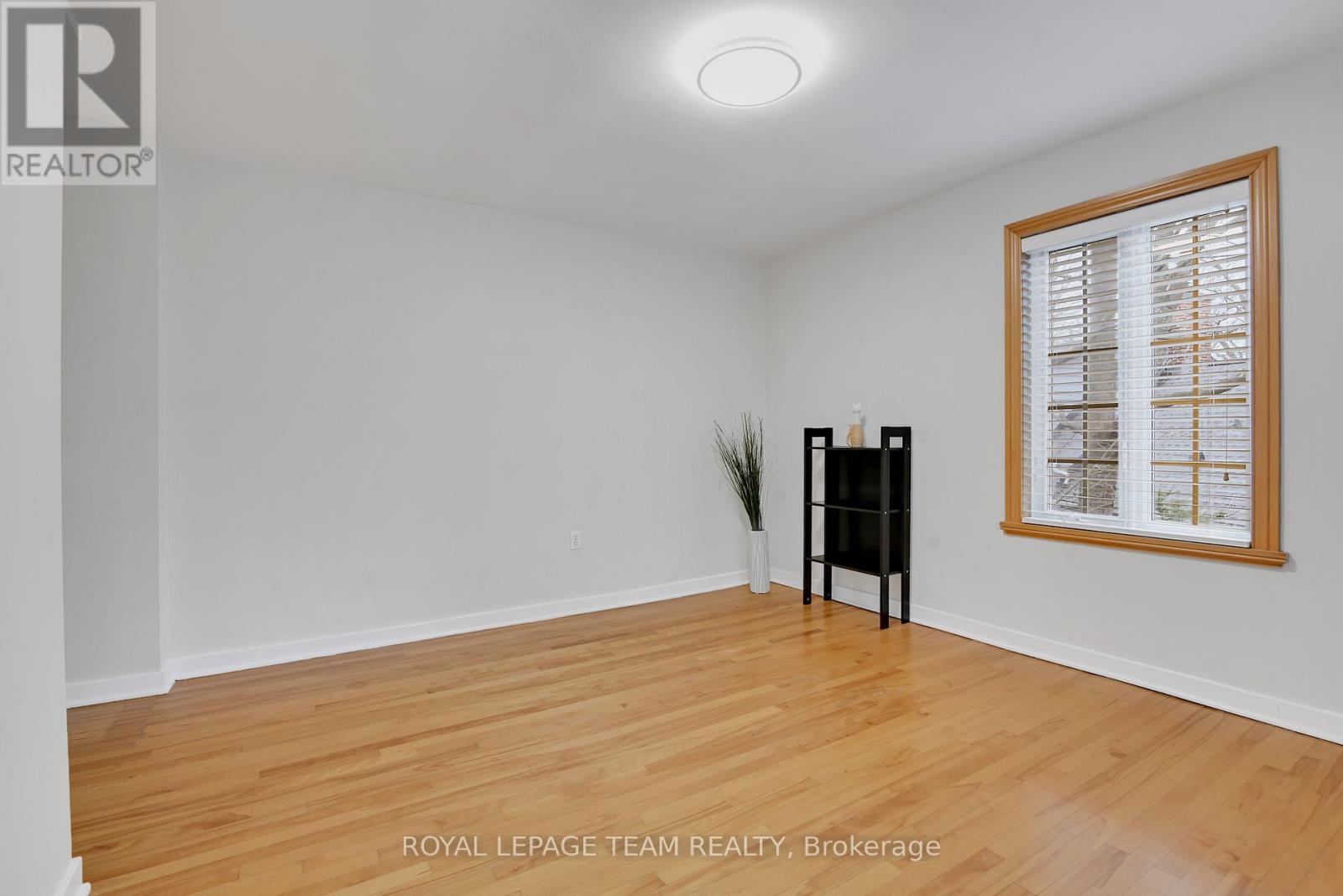 19 Farnham Crescent, Ottawa, Ontario  K1K 0E9 - Photo 19 - X12194778