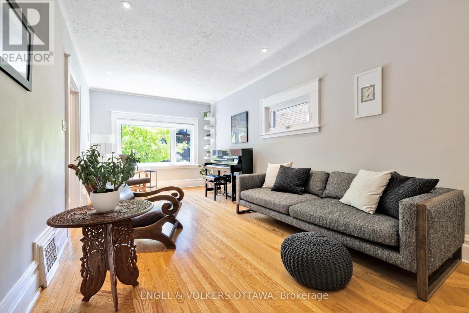 407 Third Avenue, Ottawa, Ontario  K1S 2K6 - Photo 19 - X12195028