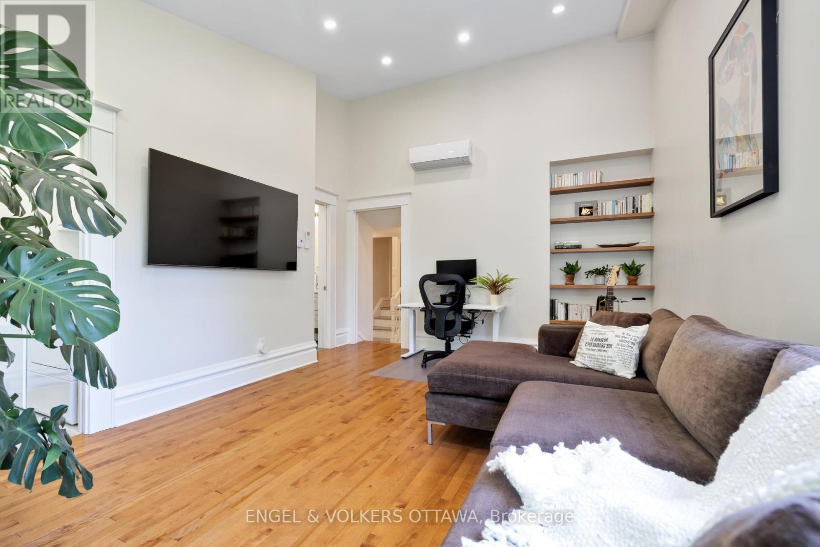 407 Third Avenue, Ottawa, Ontario  K1S 2K6 - Photo 25 - X12195028