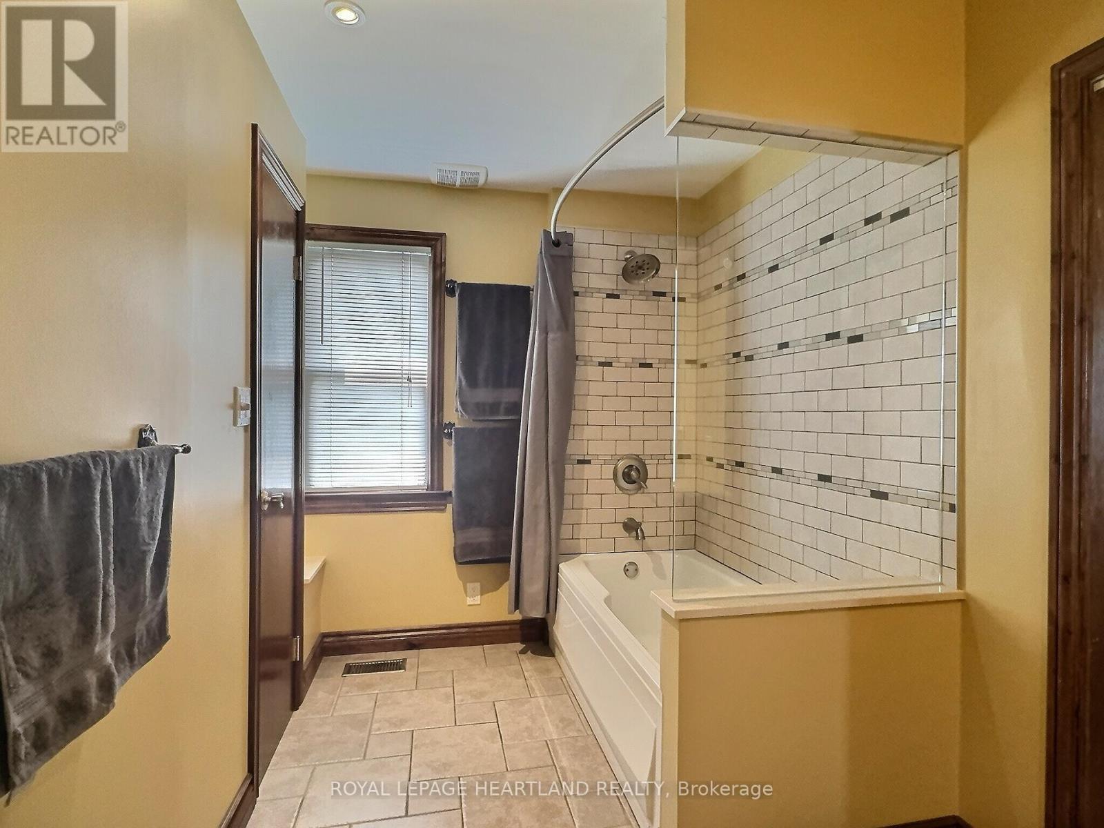 72 Thomas Street, South Huron, Ontario  N0M 1S2 - Photo 24 - X12195021