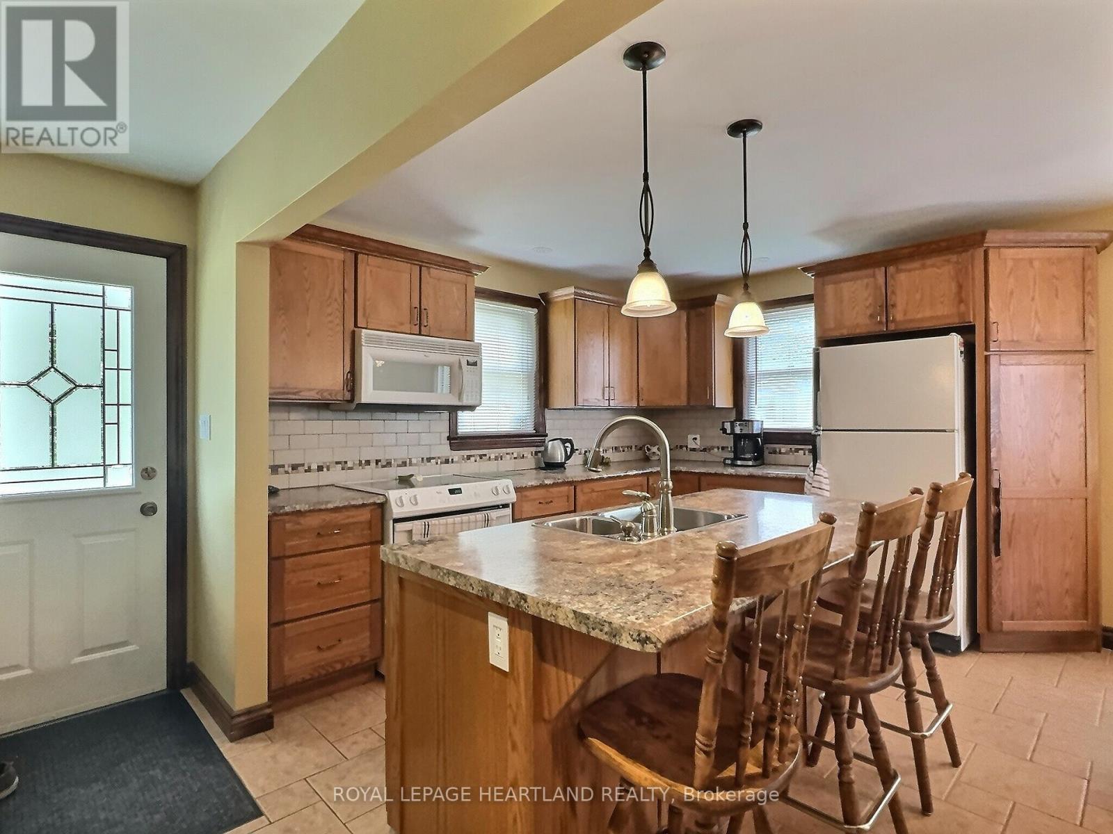 72 Thomas Street, South Huron (Exeter), Ontario  N0M 1S2 - Photo 5 - X12195021