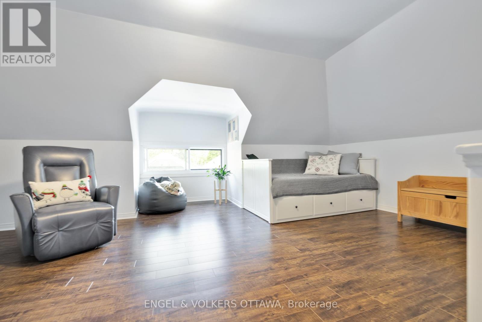 407 Third Avenue, Ottawa, Ontario  K1S 2K6 - Photo 39 - X12195028