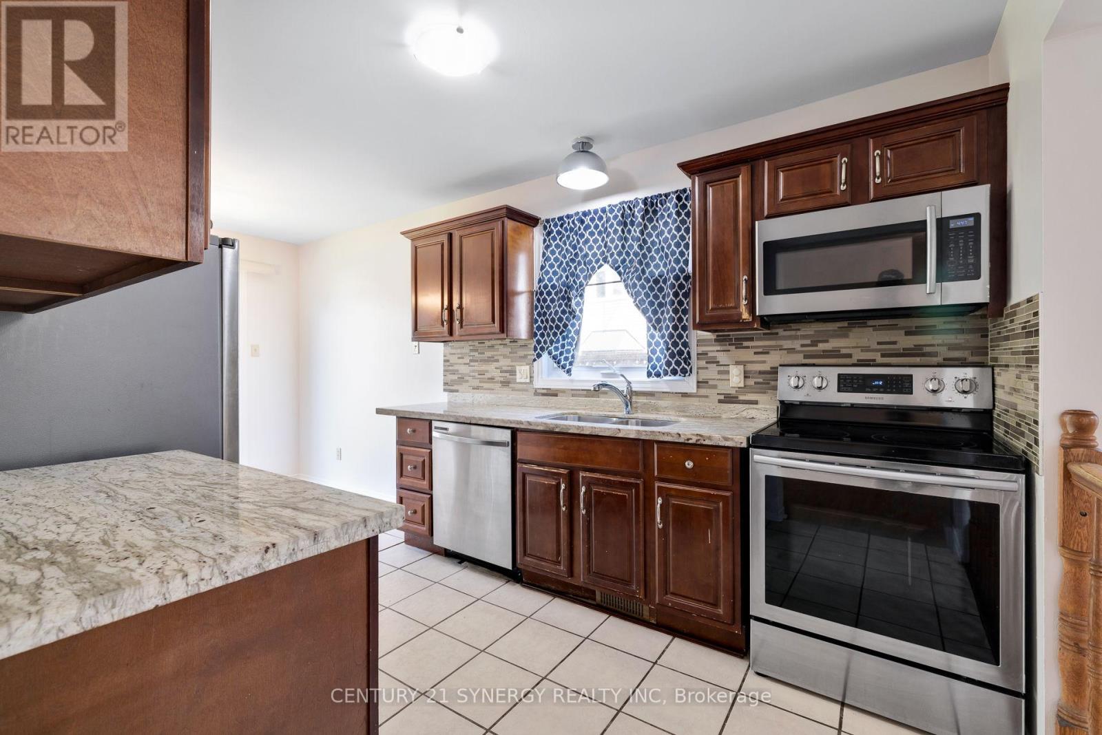 861 Karsh Drive, Ottawa, Ontario  K1G 4T9 - Photo 12 - X12195036