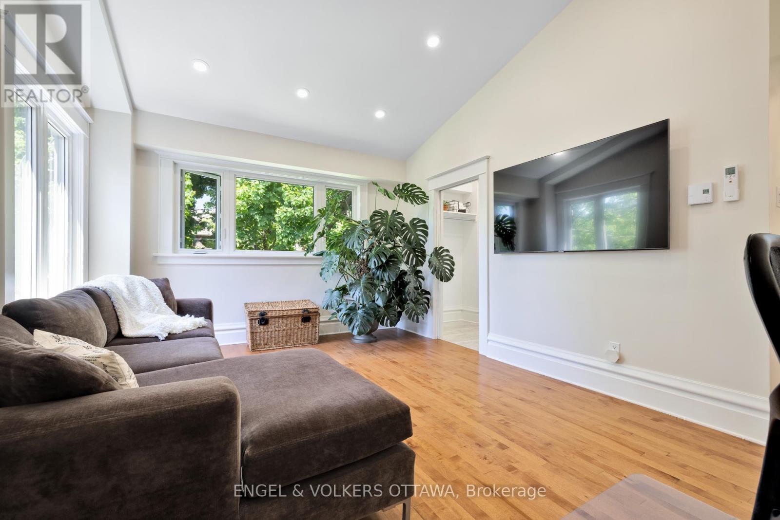 407 Third Avenue, Ottawa, Ontario  K1S 2K6 - Photo 24 - X12195028