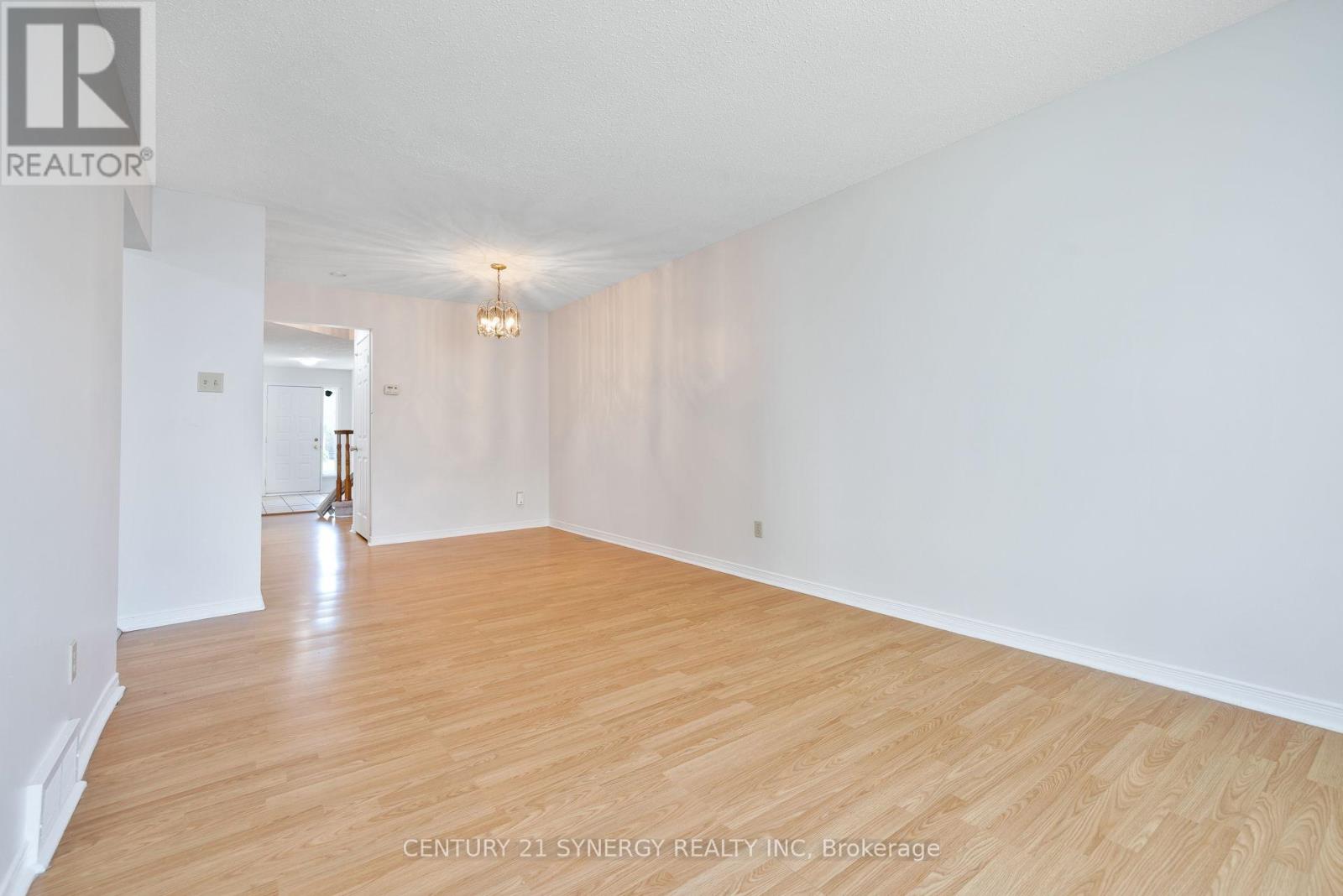 861 Karsh Drive, Ottawa, Ontario  K1G 4T9 - Photo 8 - X12195036