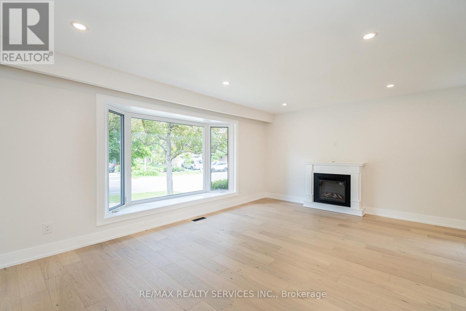 2296 Devon Road, Oakville, Ontario  L6J 5R4 - Photo 8 - W12187569