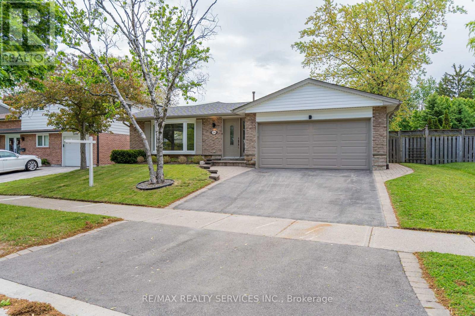 2296 Devon Road, Oakville, Ontario  L6J 5R4 - Photo 2 - W12187569