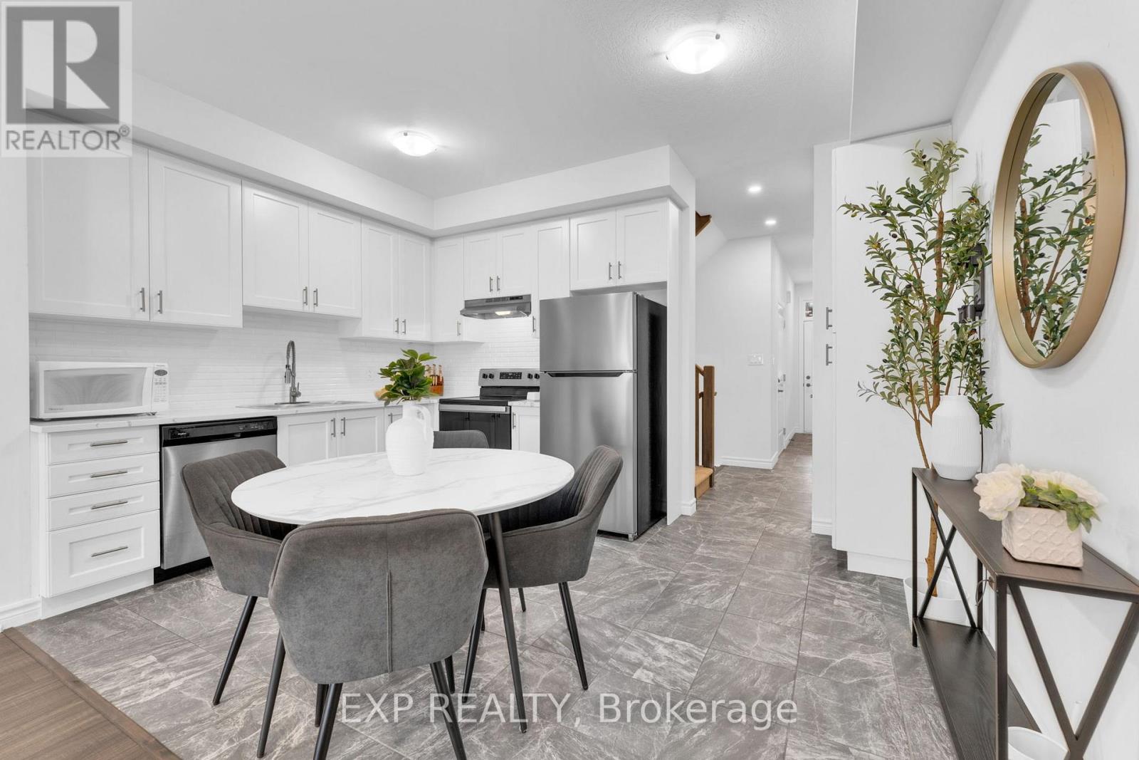 53 Gibson Avenue, Hamilton, Ontario  L8L 6J7 - Photo 9 - X12194743