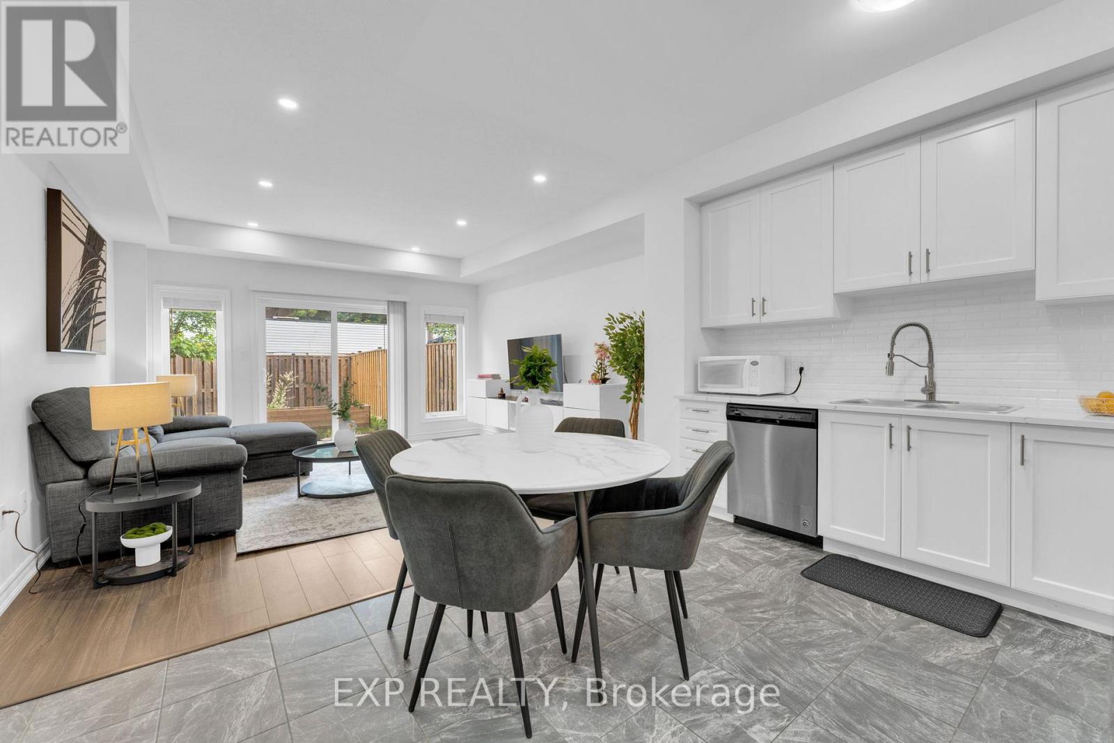 53 Gibson Avenue, Hamilton, Ontario  L8L 6J7 - Photo 8 - X12194743