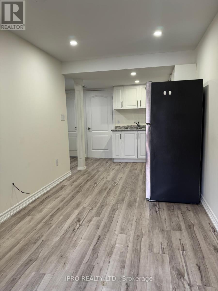 43 Curzon Crescent, Guelph, Ontario  N1K 1Z7 - Photo 3 - X12194746