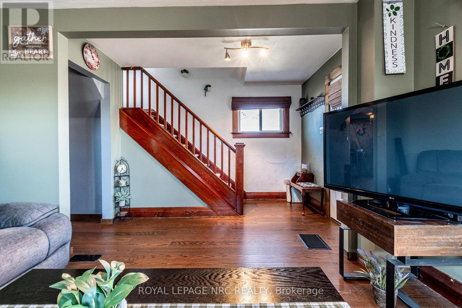 Property at 508 MAIN STREET W image 5