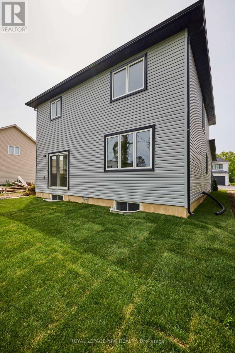 195 Hodgkins Avenue, Thorold, Ontario  L2V 0M6 - Photo 44 - X12104115