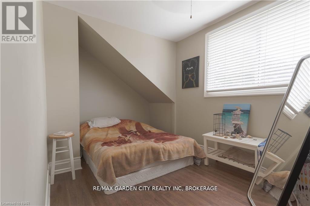 4 Haig Street, St. Catharines (Downtown), Ontario  L2R 6K5 - Photo 14 - X12195482