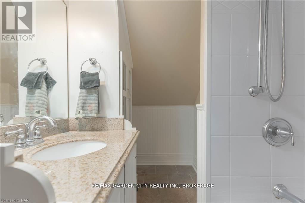 4 Haig Street, St. Catharines (Downtown), Ontario  L2R 6K5 - Photo 18 - X12195482